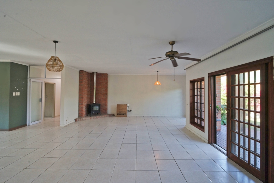 4 Bedroom Property for Sale in Cove Rock Eastern Cape
